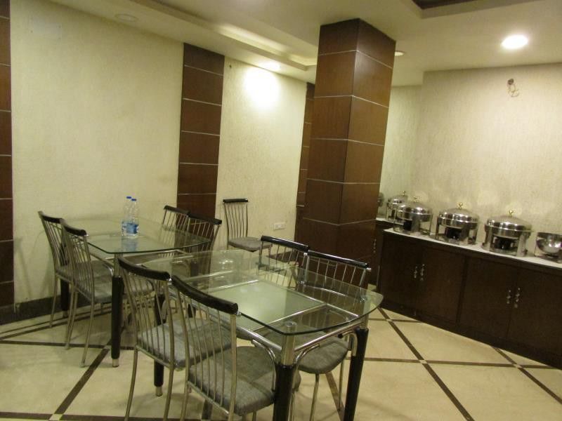 Hotel Emerald Calcutta Exteriör bild