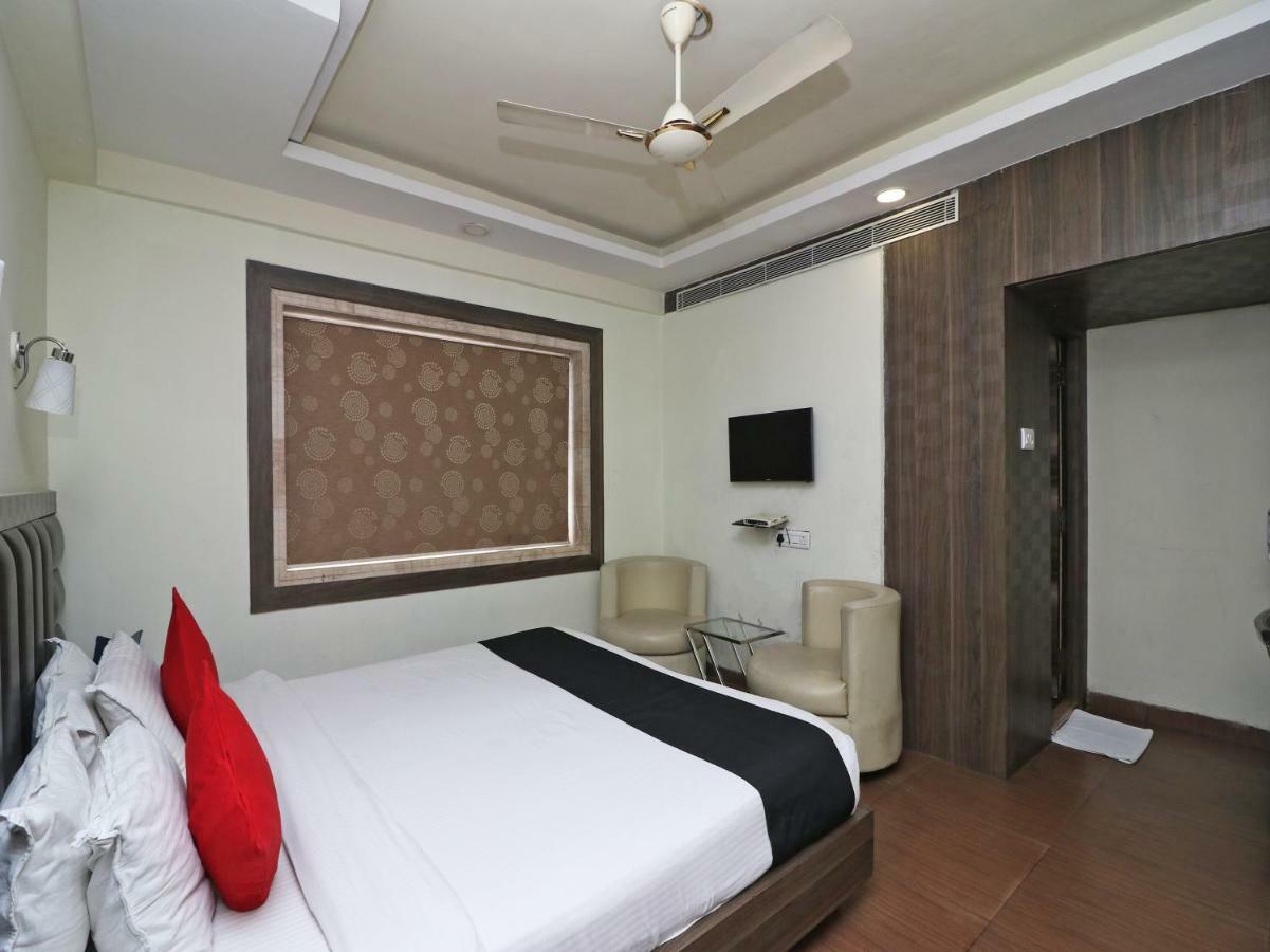 Hotel Emerald Calcutta Exteriör bild
