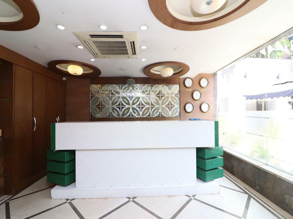 Hotel Emerald Calcutta Exteriör bild