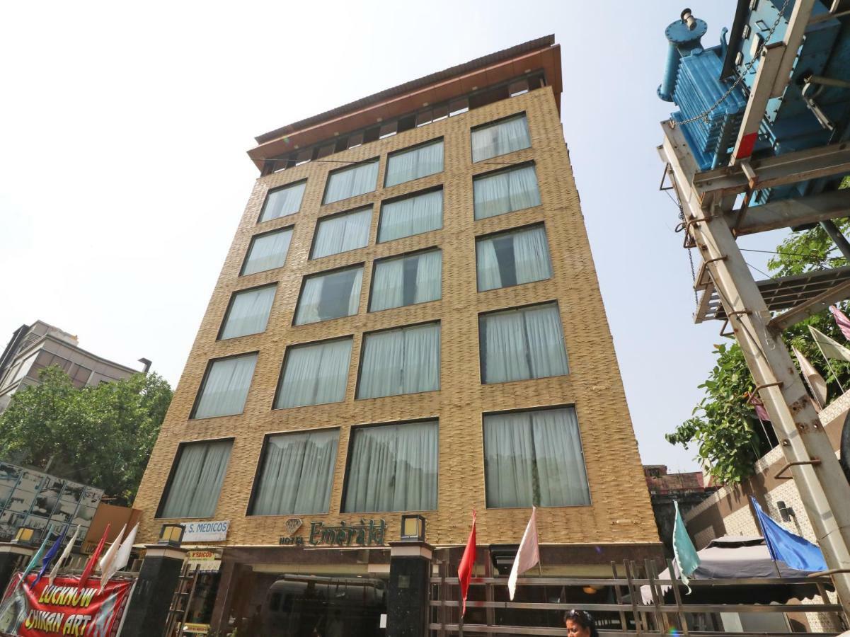 Hotel Emerald Calcutta Exteriör bild