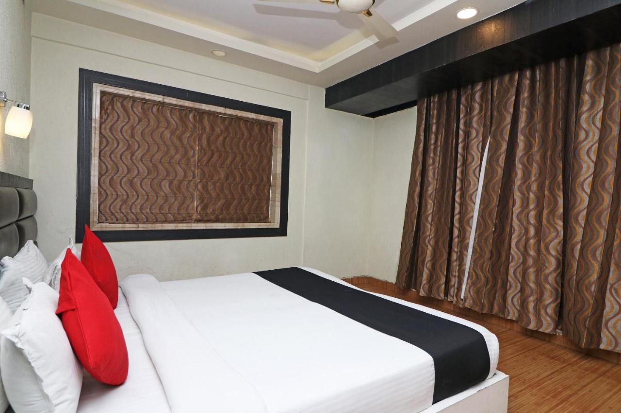 Hotel Emerald Calcutta Exteriör bild