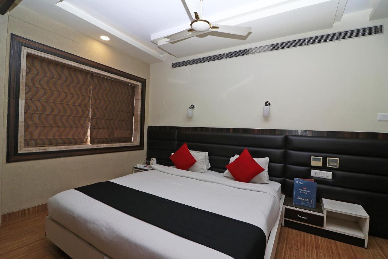 Hotel Emerald Calcutta Exteriör bild
