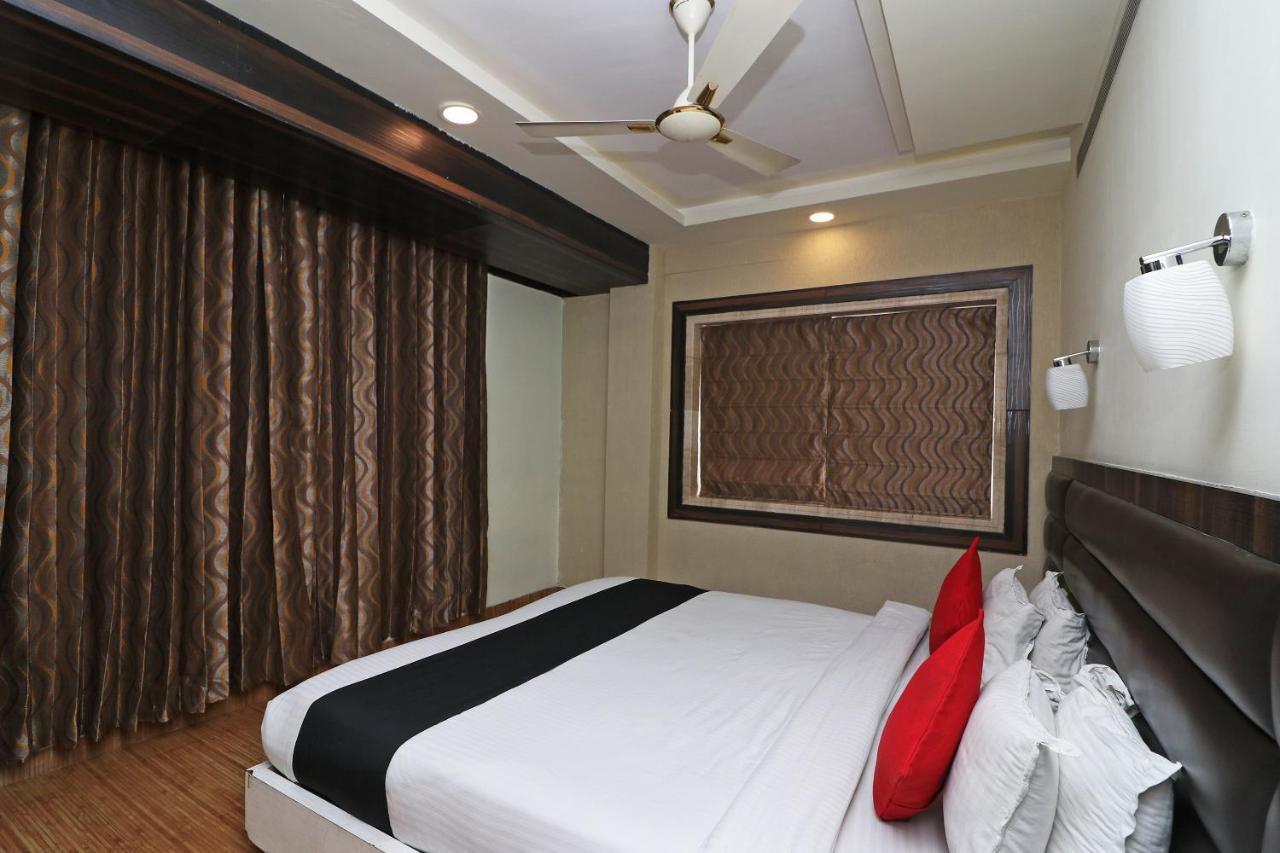 Hotel Emerald Calcutta Exteriör bild