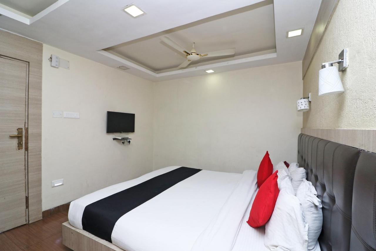 Hotel Emerald Calcutta Exteriör bild