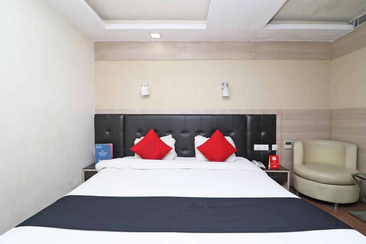 Hotel Emerald Calcutta Exteriör bild