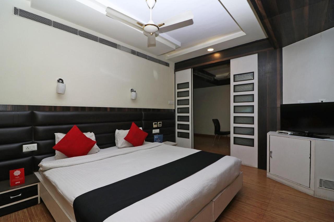 Hotel Emerald Calcutta Exteriör bild