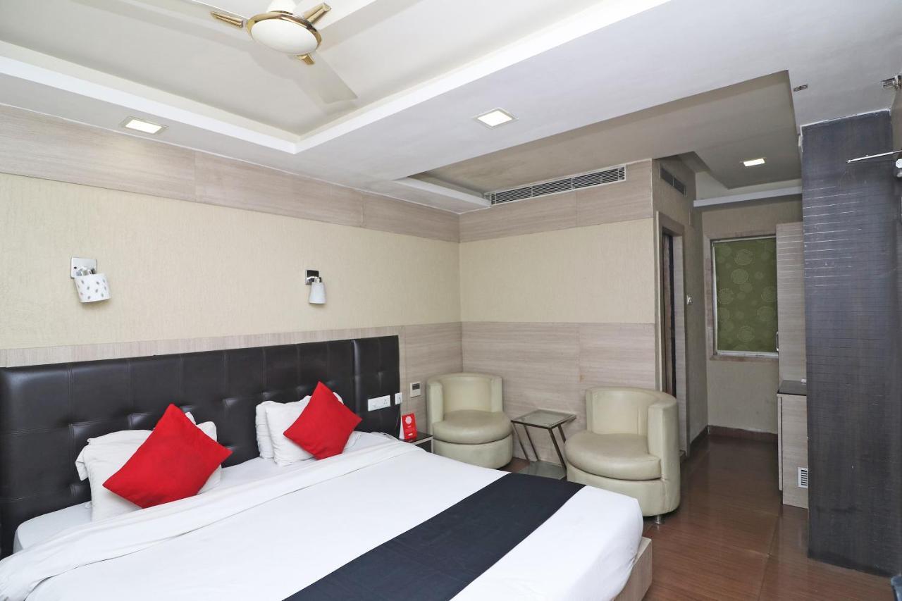 Hotel Emerald Calcutta Exteriör bild