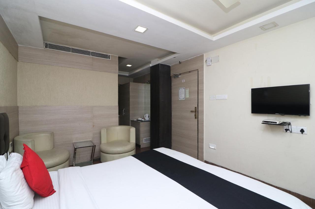Hotel Emerald Calcutta Exteriör bild