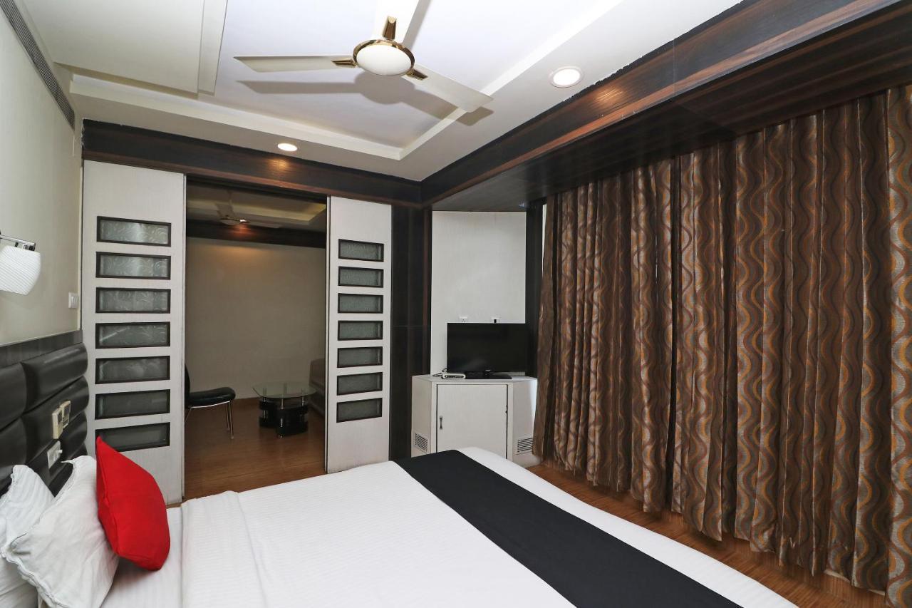 Hotel Emerald Calcutta Exteriör bild
