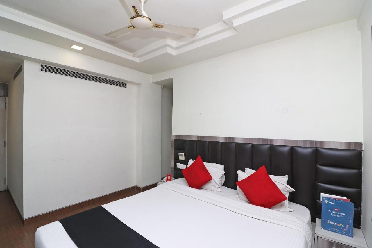 Hotel Emerald Calcutta Exteriör bild